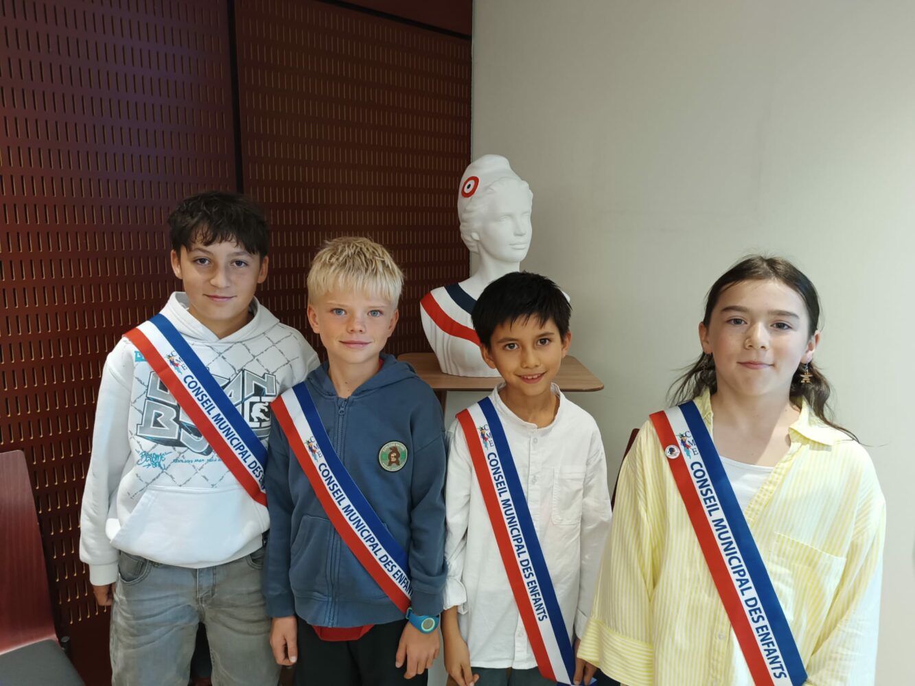 Conseil Municipal des Enfants : remise officielle des écharpes aux nouveaux élus.